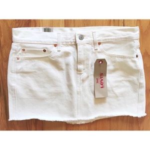 NWT Levi’s White Denim Mini Skirt Size 28